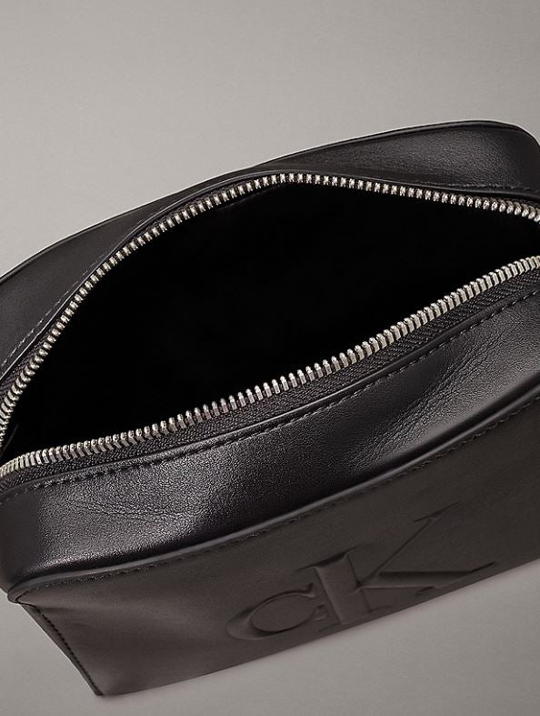 BANDOLERA CALVIN KLEIN SCULPTED MUJER - Image 3