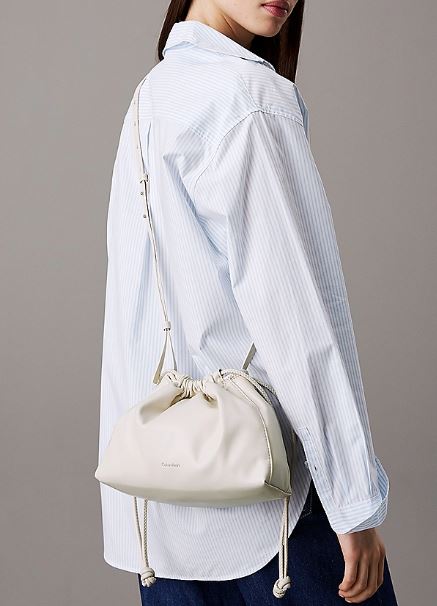 BOLSO CALVIN KLEIN DRAWSTRING MUJER - Image 2