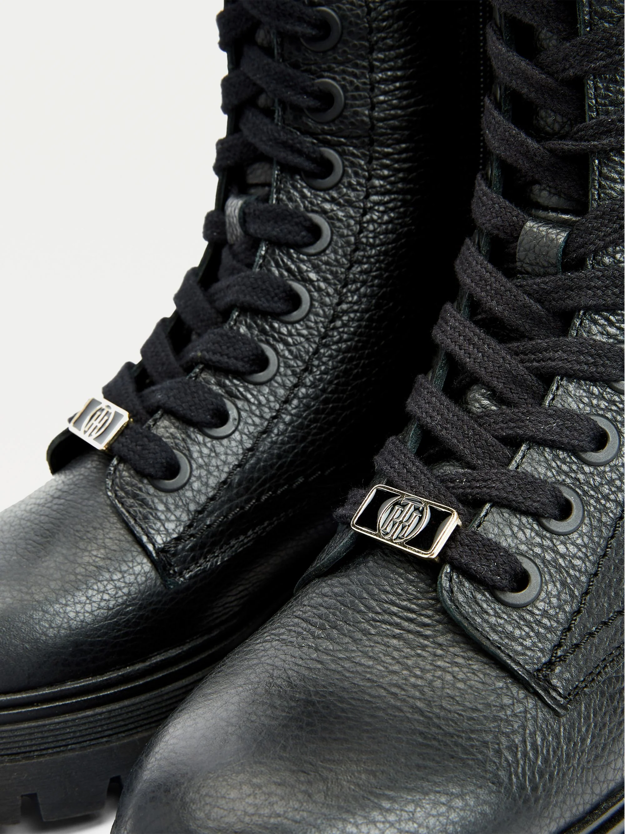BOTA MONOCH LACE UP TOMMY HILFIGER MUJER - Image 4