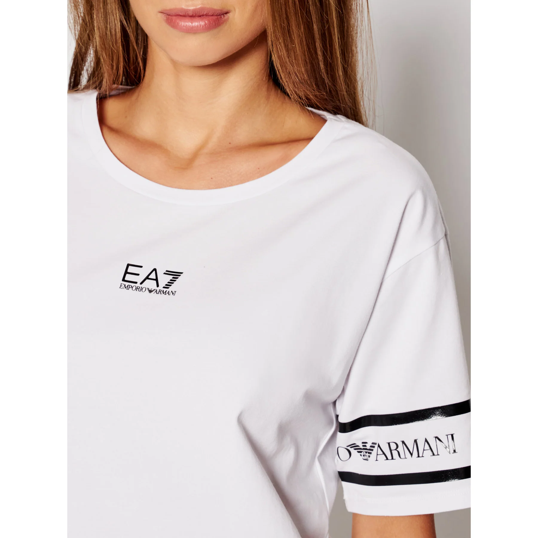 CAMISETA EA7 MUJER BLANCA DETALLE NEGRO EN LAS MANGAS - Image 2