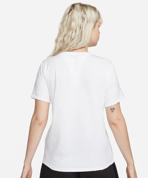 CAMISETA SPORTSWEAR CLUB NIKE MUJER - Image 2